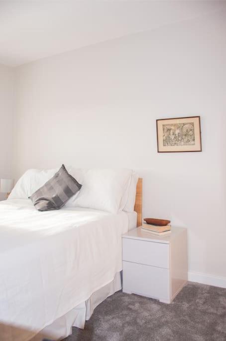 2 Bed 2 Bath Apartment With Canal View Dublin Exteriör bild
